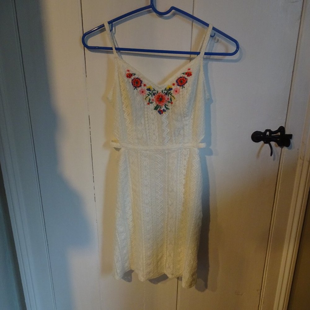 HOLLISTER White Lace Dress Small Floral Neck